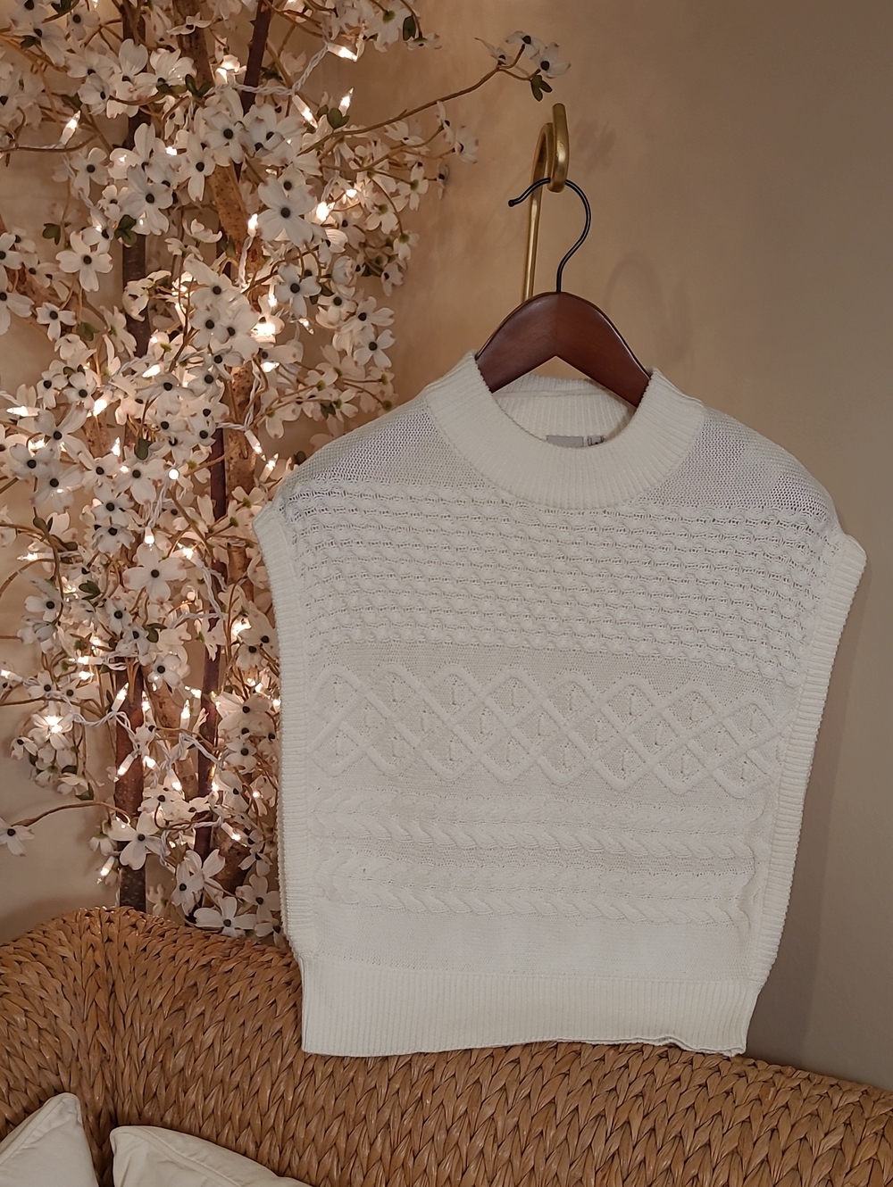 Cable Knit White Sleeveless Sweater Vest With Open Sides